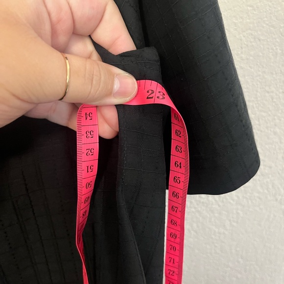 Tommy Bahama Silk Blend Black Textured Short Sleeve Button Down Shirt - Picture 5 of 8